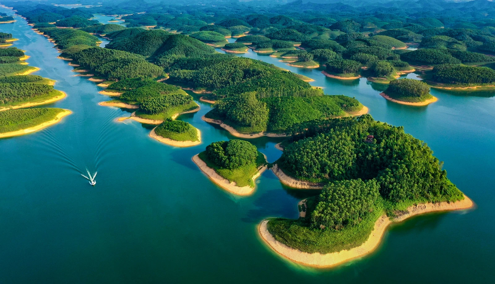 Hồ Thác Bà, huyện Yên Bình
